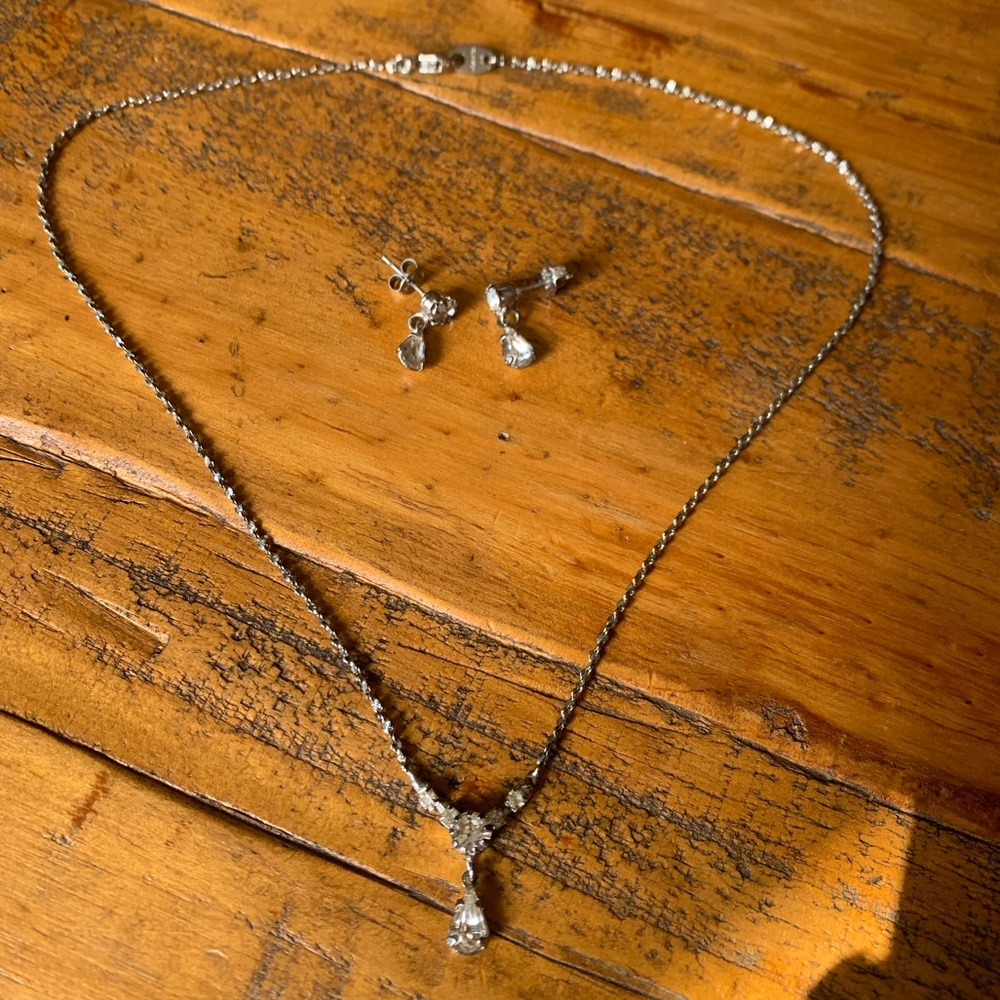 90’s Vintage Avon Necklace & Earring Set